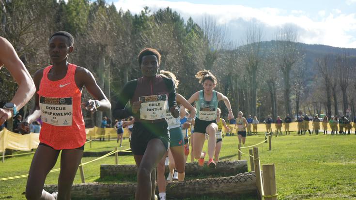 Amurrioko Nazioarteko Krosa korrikalari mota ororentzako hitzordua bilakatu da