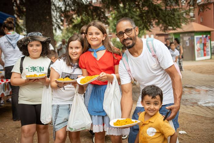 Haur eta nagusiak izan dira  60 1755092667877