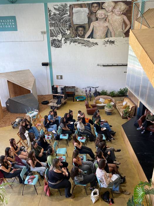 Hausnarketa eta ahizpatasuna 5 1757923142431