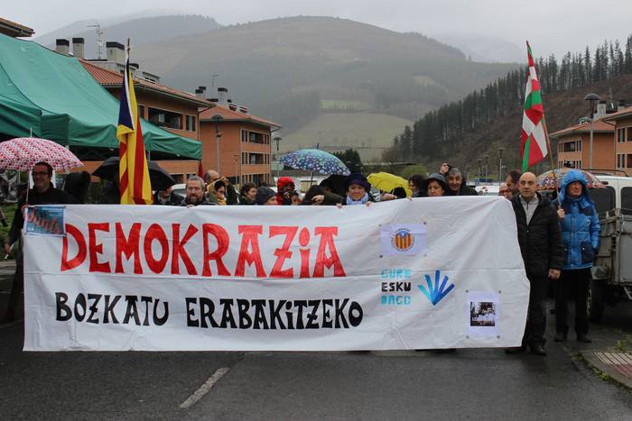 Dozenaka lagun atera dira ka 3 1521978306382