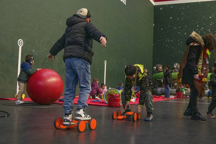 Frontoia zirku bilakatuta os 7 1771099082641