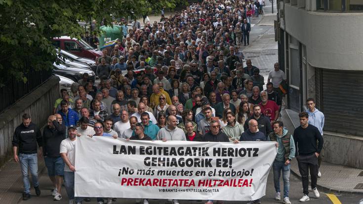 Lan heriotzen aurkako aldarri isil bezain ozena Laudioko kaleetan barrena