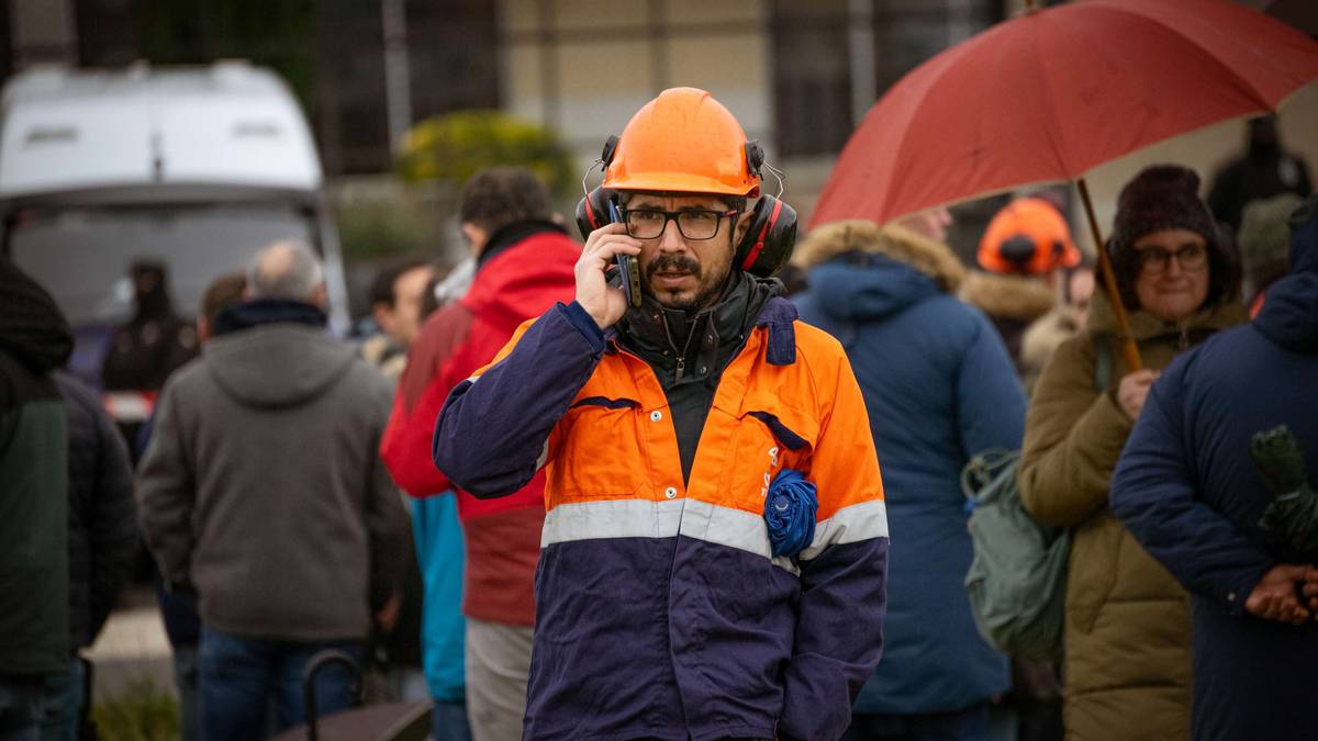 Aurrerapauso gutxi erakunde publikoen eta Tubos Reunidoseko langileen arteko bilera "gazi-gozoan"