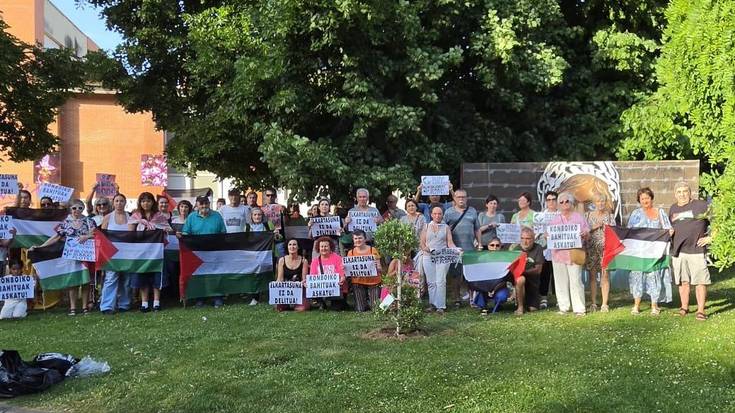 Haizea Urkixori harrera egin eta Israelek eraildako umeen omenezko olibondoa landatu zuten ostegunean Laudion