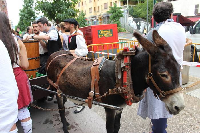 Sokatik tiraka itzuli dira j 4 1503500175718