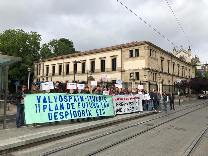 Greba bertan behera utzi dute Valvospain-Ituarteko langileek, zuzendaritzak euren eskaerak onartu dituelako