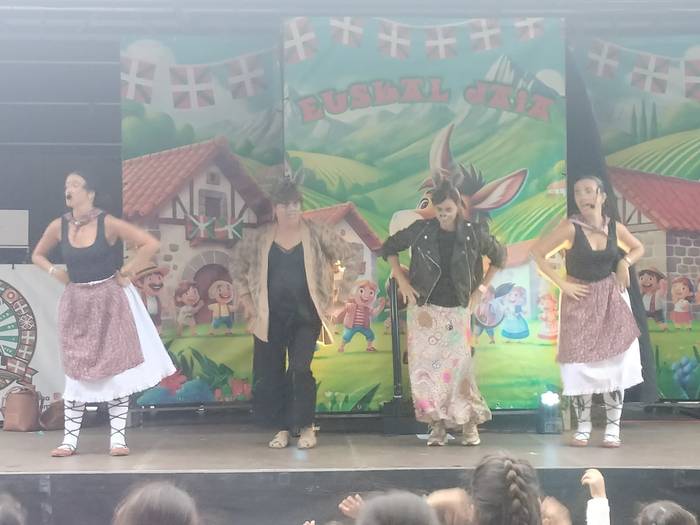 Bi eguneko festa egin dute A 6 1758574685212