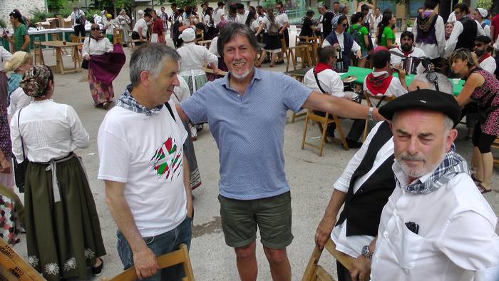 Dantza taldeak taldeak izan  187 1496057038239