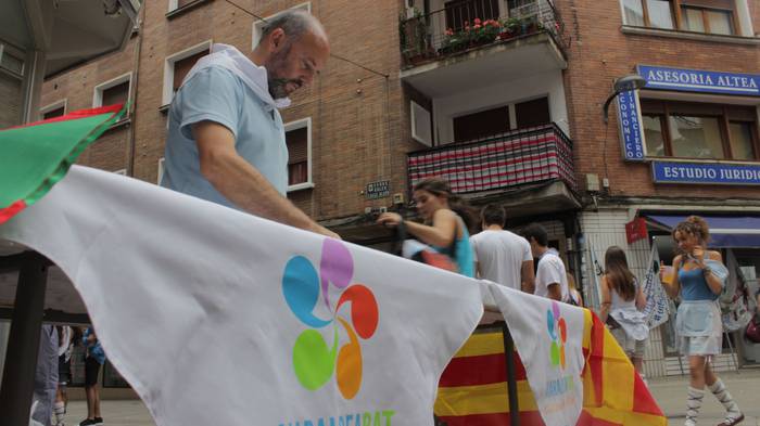 Suziria piztuta lehertu da j 1 1502792586404