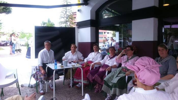 Dantza taldeak taldeak izan  216 1496057417392