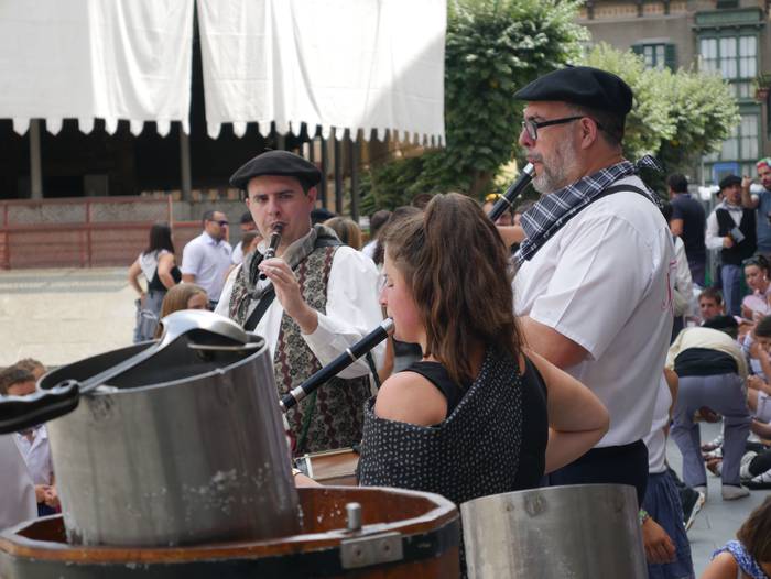 Ehunka lagun bildu dira Bera 149 1661377981792