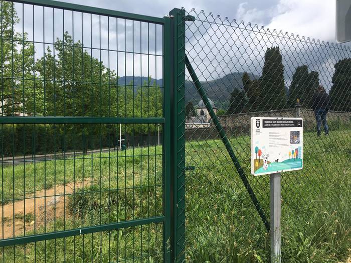 750 euro arteko isunak mantentzea aurreikusten du Laudioko ordenanatza berriak animaliak herrigunean solte izateagatik edo euren gorotzak ez jasotzeagatik