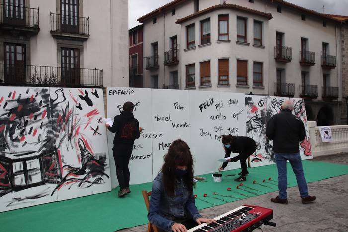 Ehundik gora lagun bildu dir 76 1601293991572