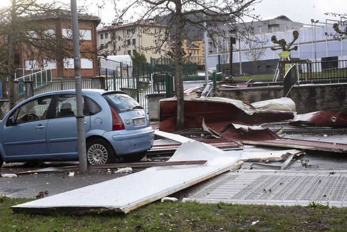 Mendiko Eskolako teilatua er 2 1769359257131