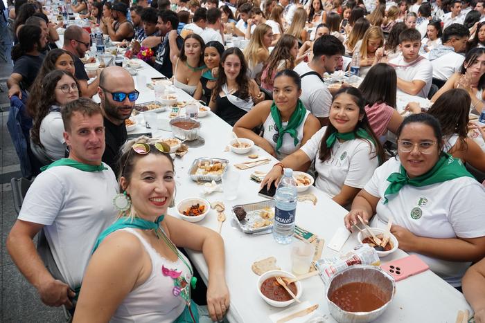 Jendetza batu da kuadrillen  40 1756402021856