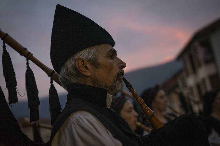 Hasiera eman diote Urdufolk  4 1759570102932