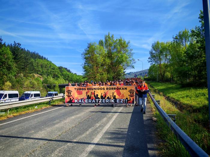 Tubos Reunidoseko bi langile 18 1776453835846