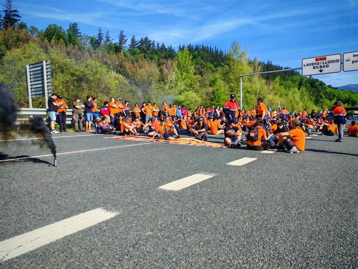 Tubos Reunidoseko bi langile 13 1776453831029