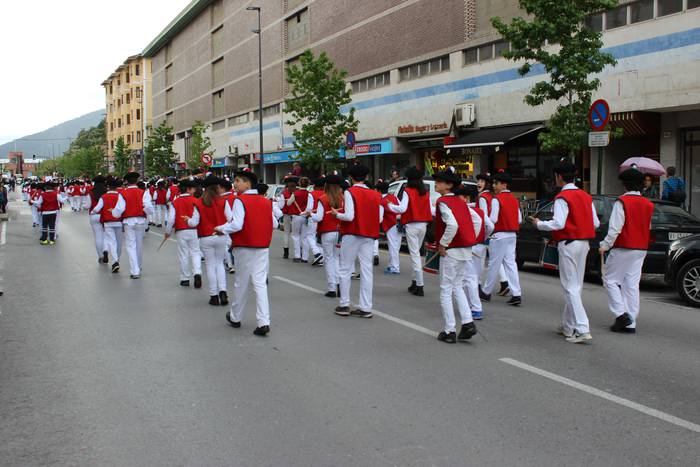 Ehunka umek zabaldu dute dan 34 1493311179456