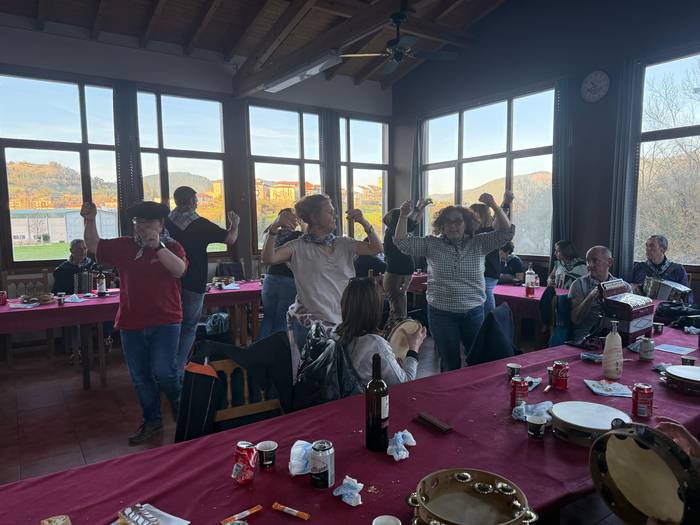 Trikitilari eta panderojole  19 1771781955189