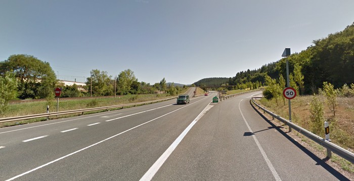 19-22 urte bitarteko hiru gazte zaurituta gaur gauean gertatutako trafiko istripuan