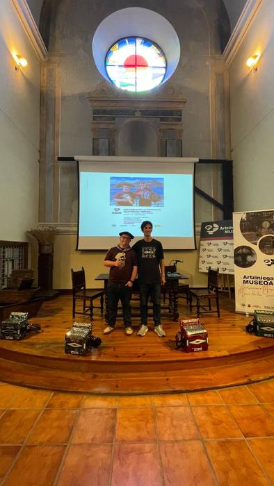 Lagun ugari elkartu ziren at 1 1752959082450