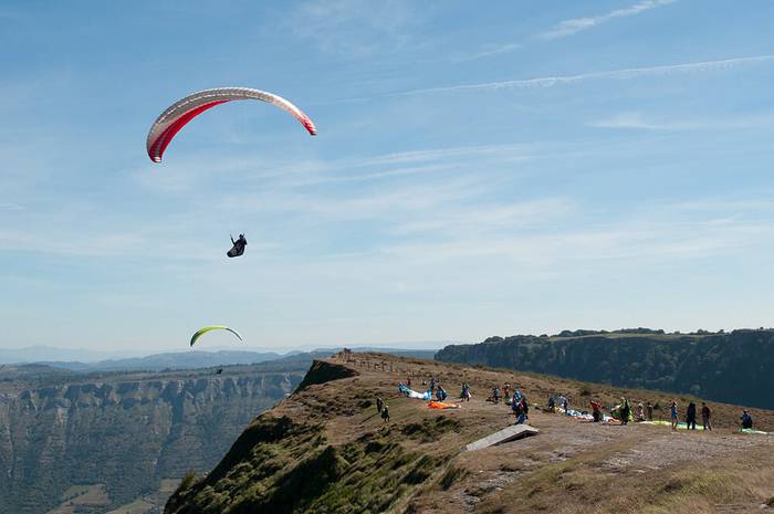 Parapentean zebilen pertsona batek istripua izan du Gorobel mendilerroan