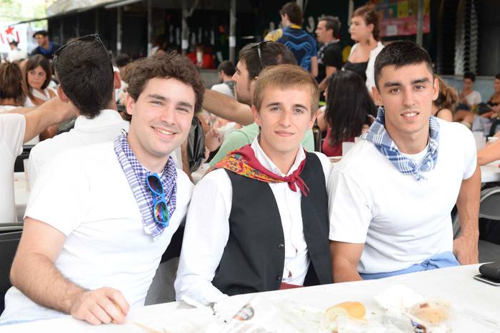 Aldai plaza txiki geratu da  182 1503895652141