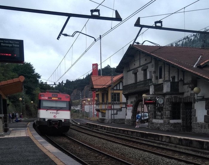 Hemendik 11 hilabetera egongo da prest Aretako tren geltokiko pasabidea