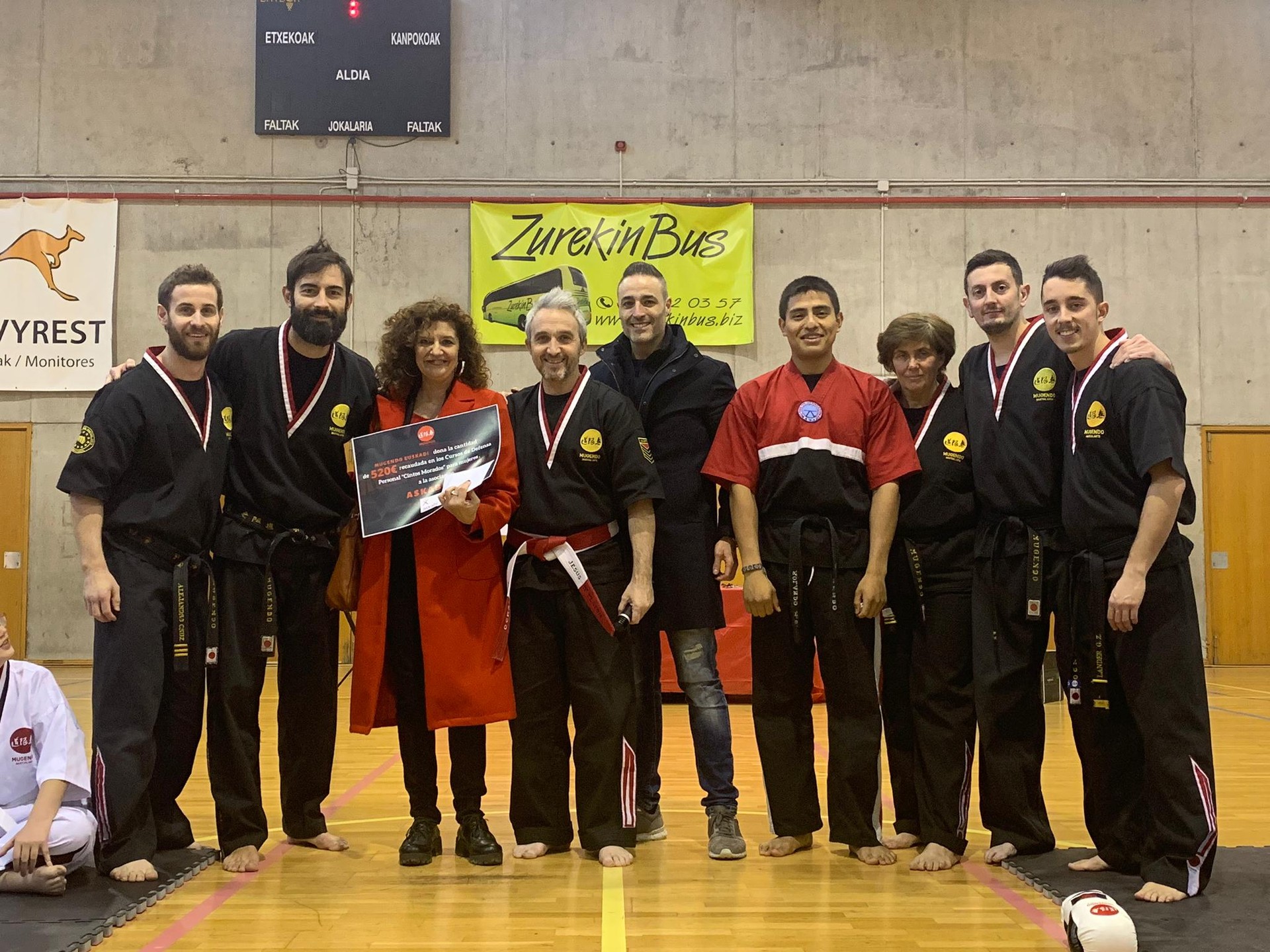 Amurrioko Mugendo eskolako ikasleak Bilboko erakustaldi solidario batean egon dira