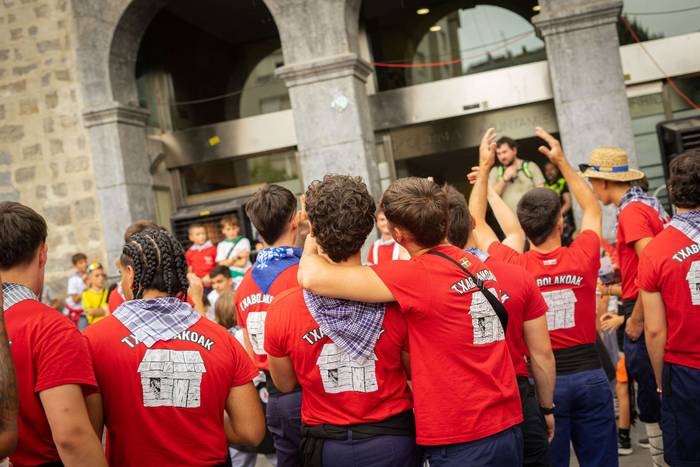 Lehertu da festa-giroa Amurr 30 1755025674948