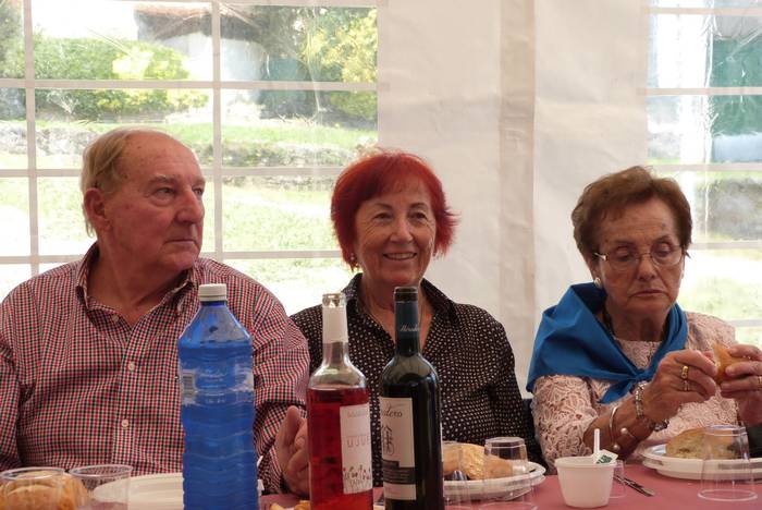 Auzokide ugarik hartu zuten  77 1506366770055