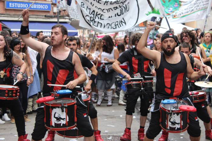 Suziria piztuta lehertu da j 14 1502792719578