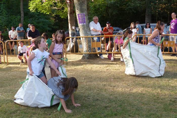 Andra Mari Zuriaren jaiak je 28 1754900938265