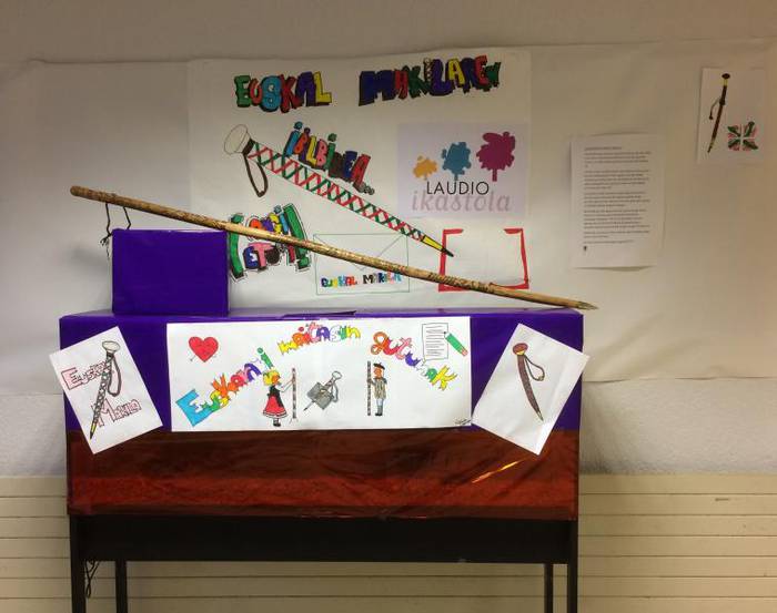 Euskararen Urrezko Makila bi 3 1487252131098