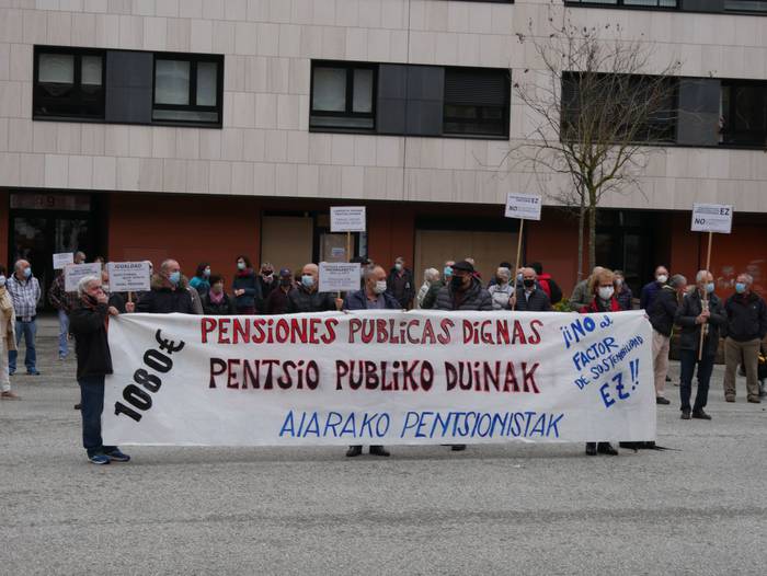 Laudioko Pentsiodunek ezustean jaso zuten EAJk mozio alternatiboa aurkeztea udalbatzan, bankari buruzko eztabaidan