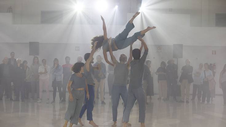 Kukai dantza taldearen 'EzBerdin Berdinak' ikuskizunerako sarrera bikoitza zozkatuko du Aiaraldea Komunikabideak