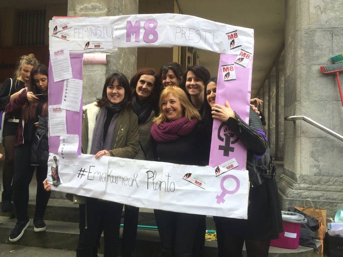 Greba feministaren goizeko t 142 1520519808343