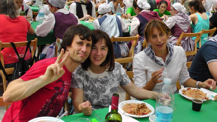 Dantza taldeak taldeak izan  103 1496054186712