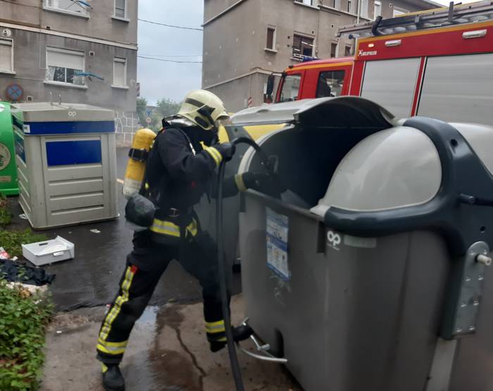 Zaborrontzi batek su hartu du Goikolarra auzoan