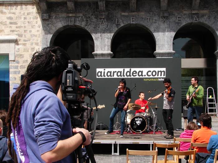 Aiaraldeak 15 urte: Komunikazio Leihotik Ekintzen Faktoriara