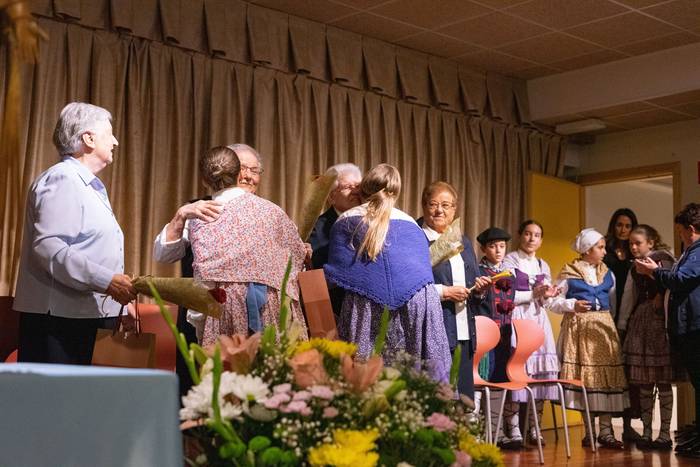 Agur jendetsu eta hunkigarri 25 1759073091809