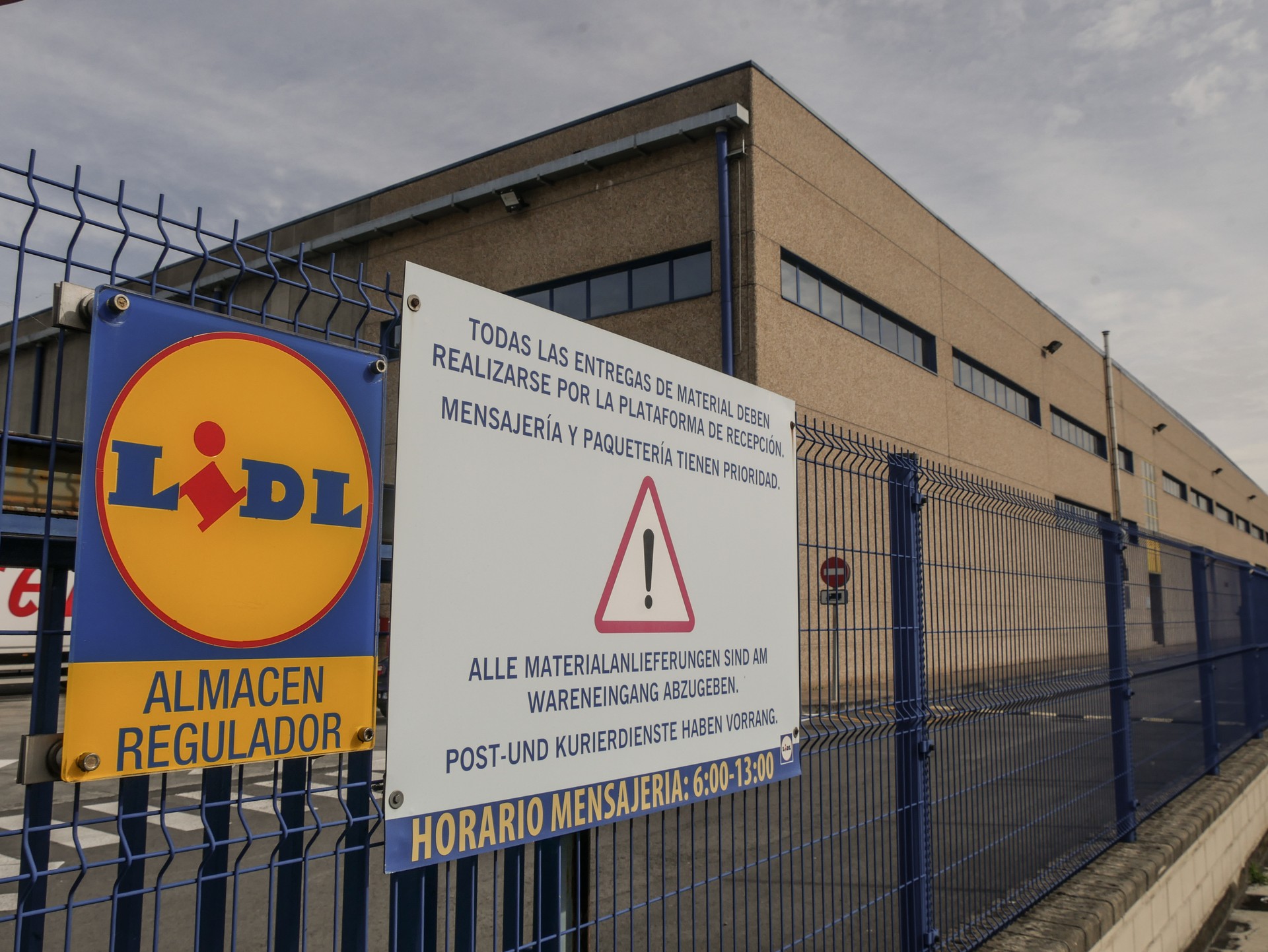 “Engainatuak” sentitzen direla adierazi dute LIDLeko Langile Batzordeko kideek