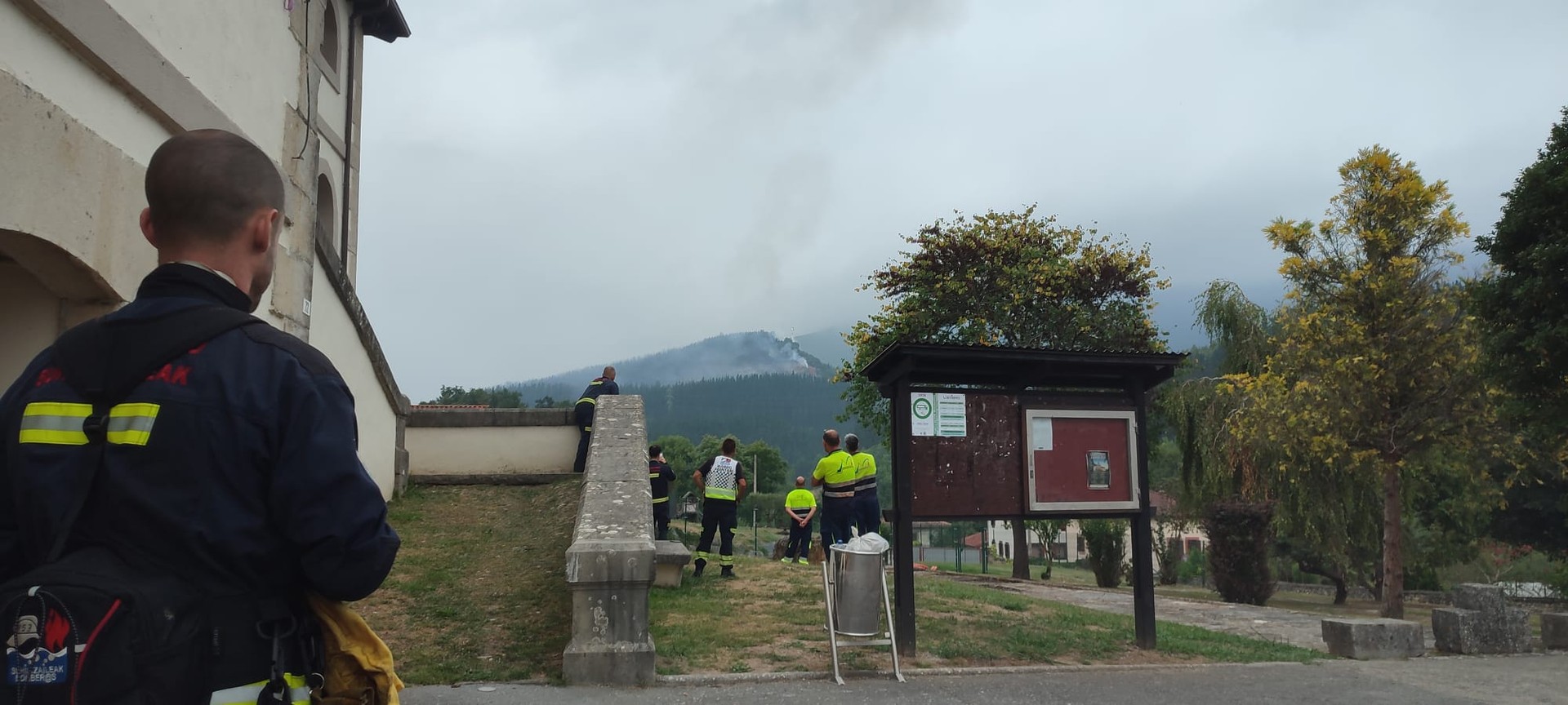 Lantenoko sutea perimetratu eta egonkortzea lortu dute, baina lana geratzen da guztiz itzaltzeko