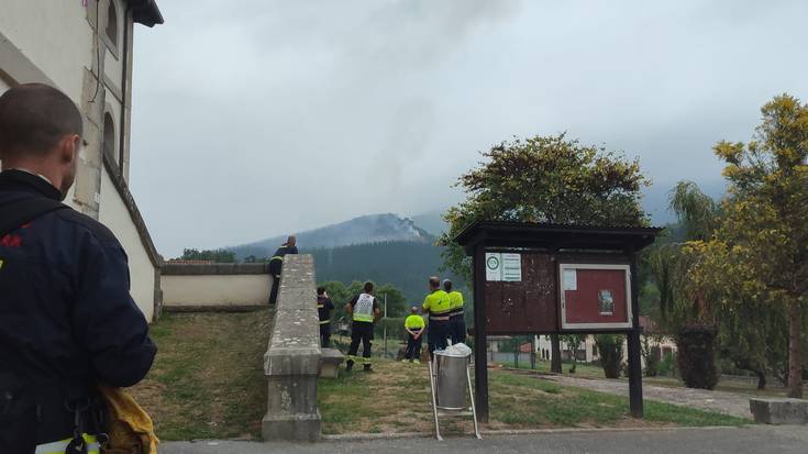 Lantenoko sutea perimetratu eta egonkortzea lortu dute, baina lana geratzen da guztiz itzaltzeko