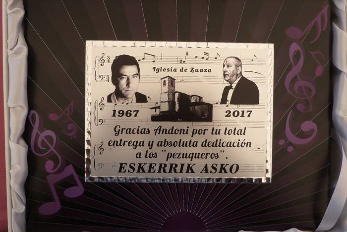 Auzokide ugarik hartu zuten  83 1506366819381