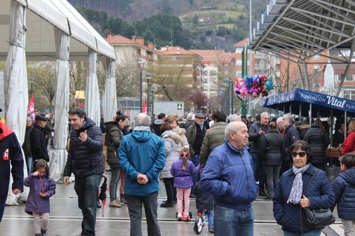 Ehunka lagunek berotu dute D 16 1521813887426