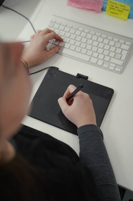 Aiaraldea Ekintzen Faktoriak diseinatzaile lan-poltsa ireki du