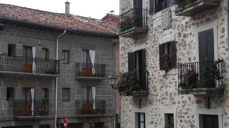 Ahalik eta ur gutxien erabiltzeko eskatu dute, Artziniegako ur biltegia %20an baitago