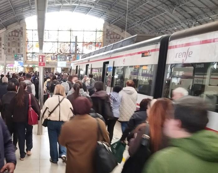 Renfeko gidarien greba ez da bertan behera geratu